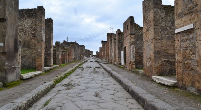 A street in Pompeii, January 2014.